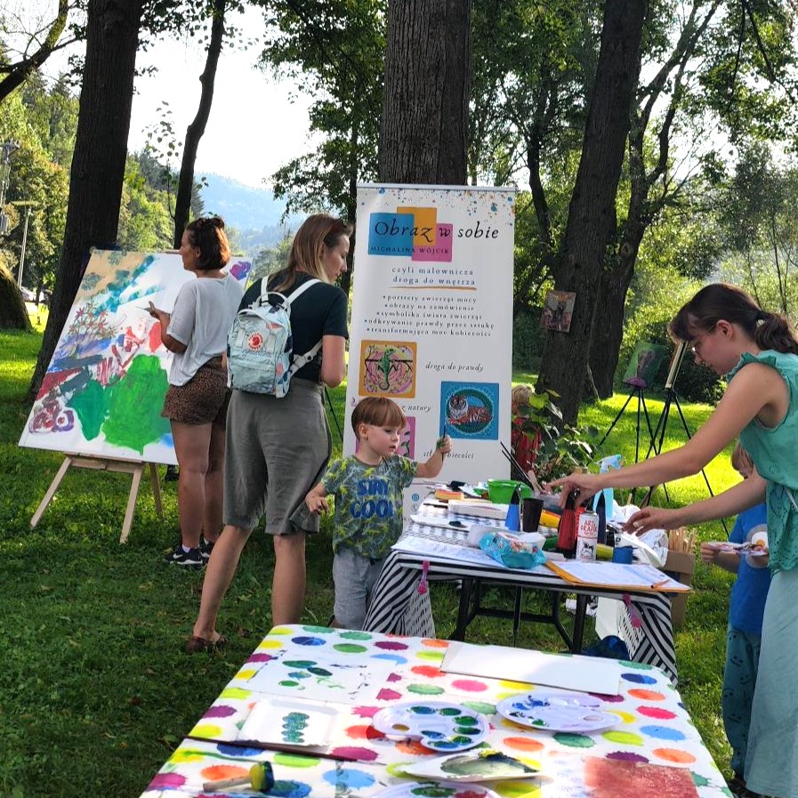 Piknik rodzinny z plenerem malarskim